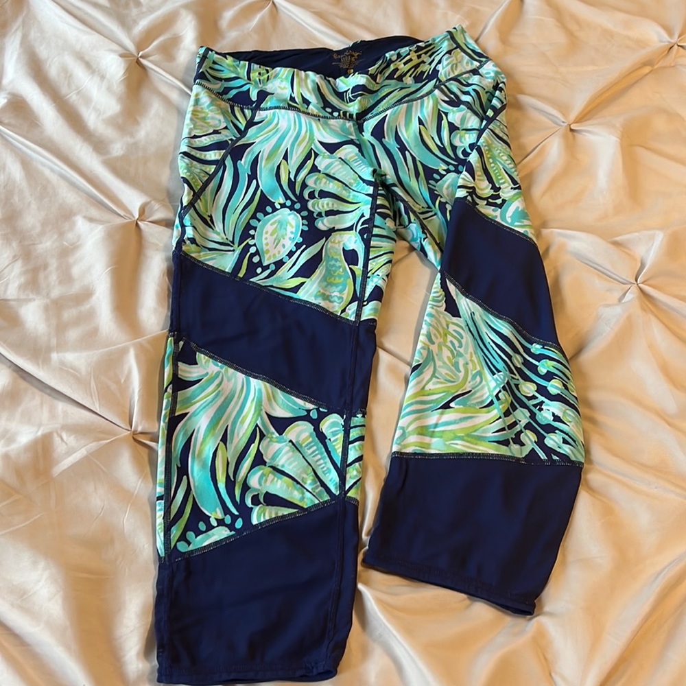 Lilly Pulitzer luxletic leggings size large with mesh details.